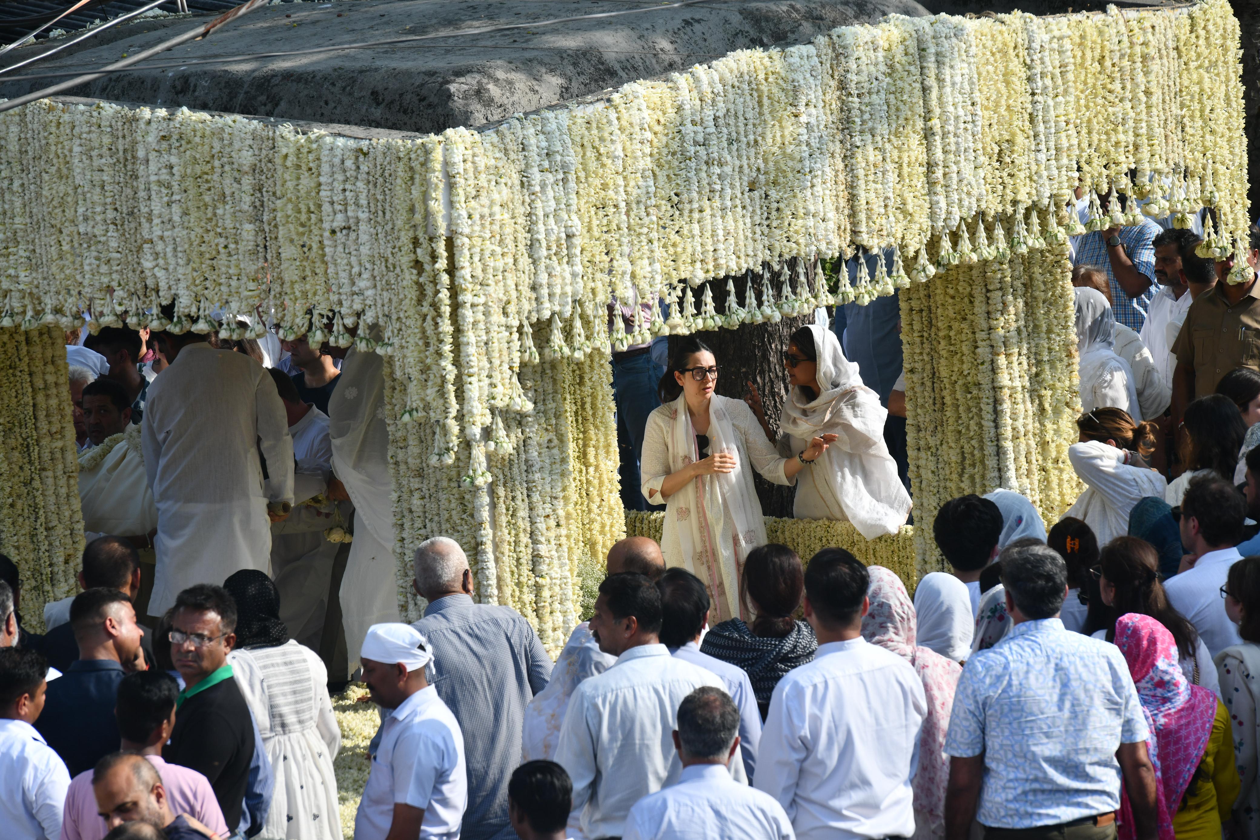 Karisma Kapoor attended the funeral of her ex-husband, along with her kids. Her sister Kareena Kapoor and brother-in-law Saif Ali Khan also paid their respects.